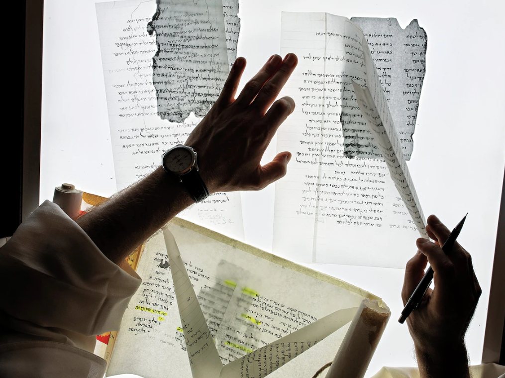 Những cuộn giấy Biển Chết: Ai đã viết ?