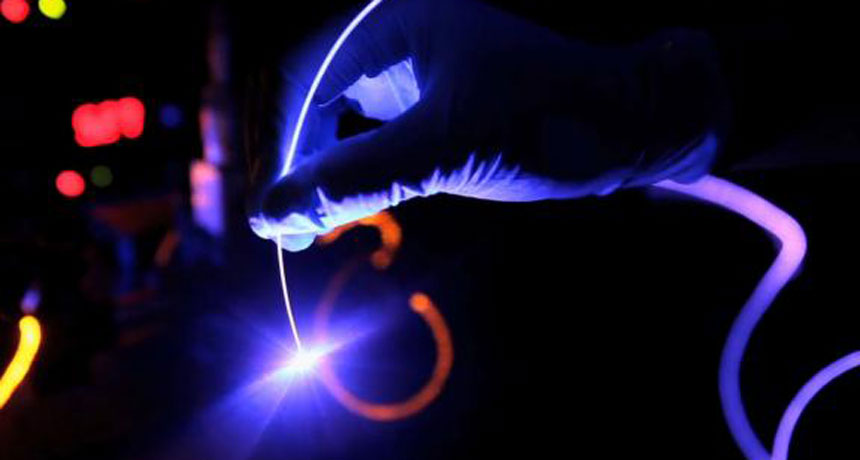 Kiểm soát các mạch não từ ánh sáng hồng ngoại ở khoảng cách gần