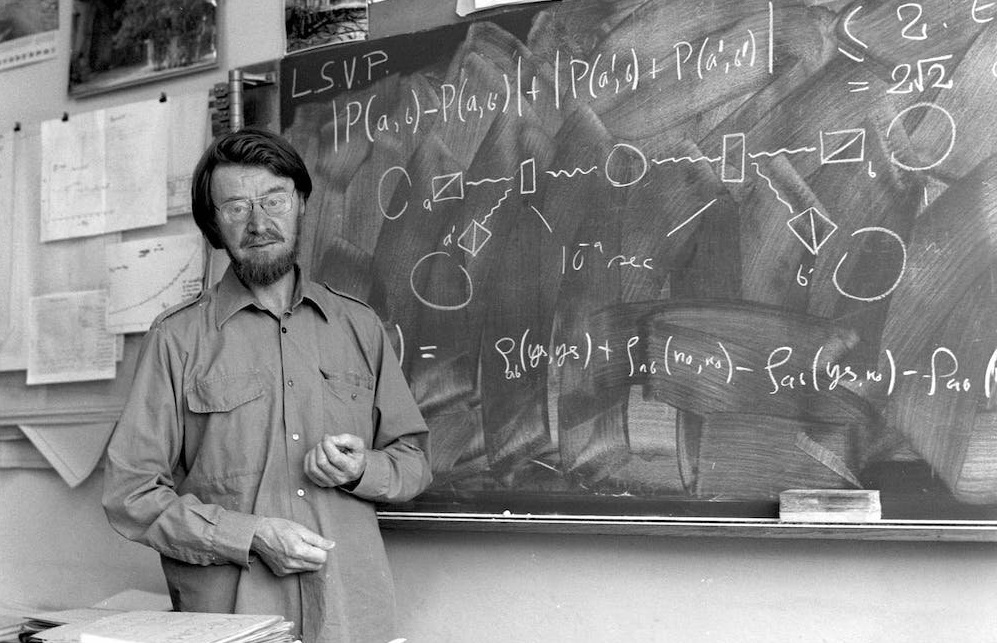 Triết học chuyển thành vật lý và thực tại chuyển thành thông tin như thế nào?