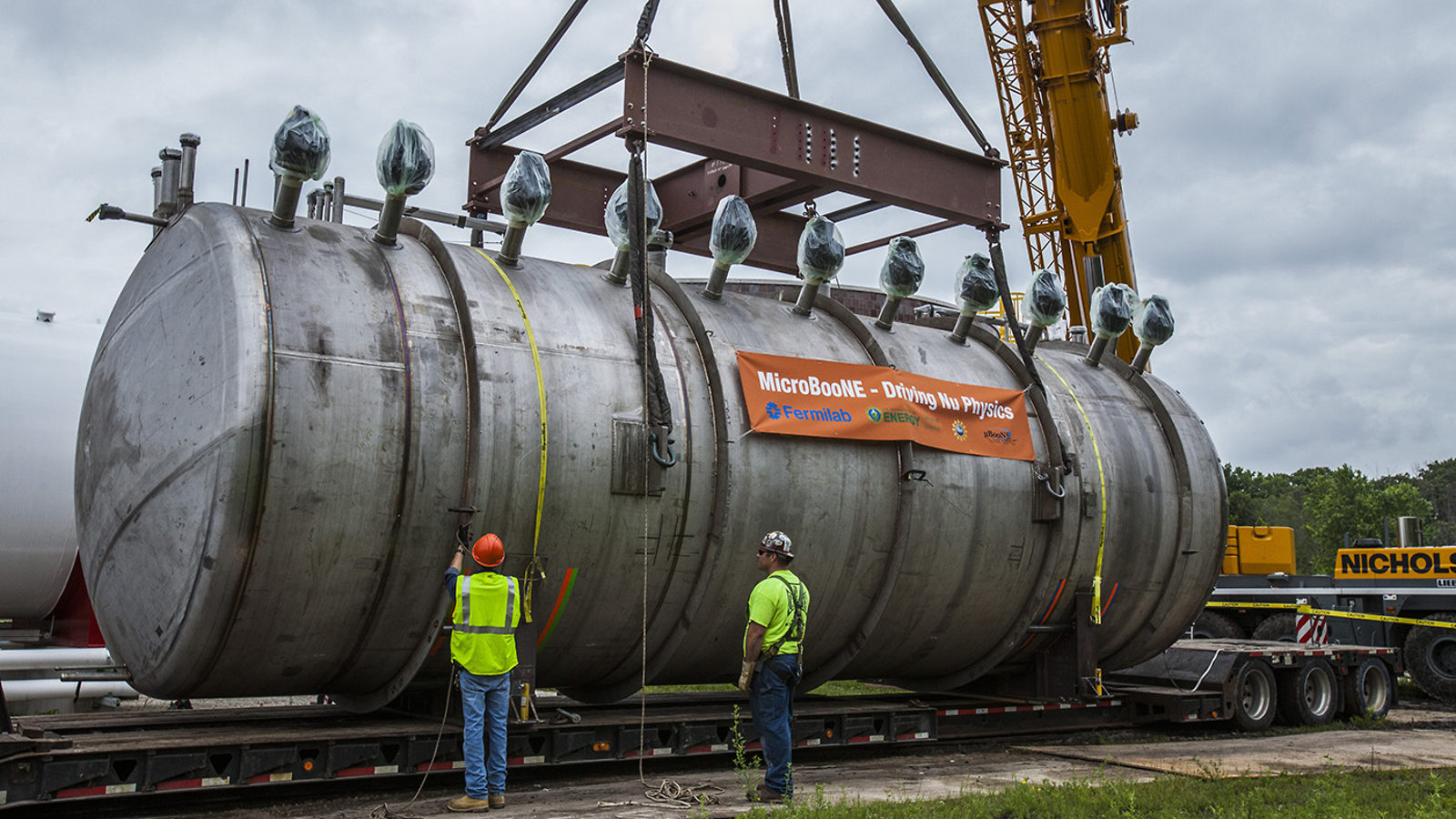 Phân tích mới để nhìn sâu hơn vào hạt neutrino trơ