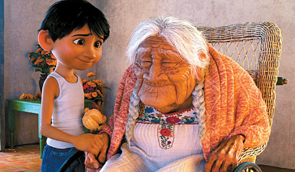 Người già kể chuyện để chuyển giao giá trị và ý nghĩa cuộc sống cho thế hệ sau