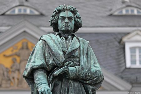 Chan-benh-cho-Beethoven-anh-1
