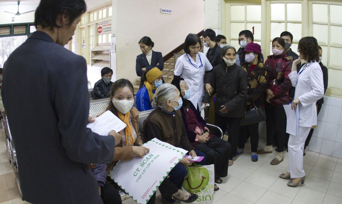 Xã hội hóa và tự chủ trong y tế: Để không bị lạm dụng