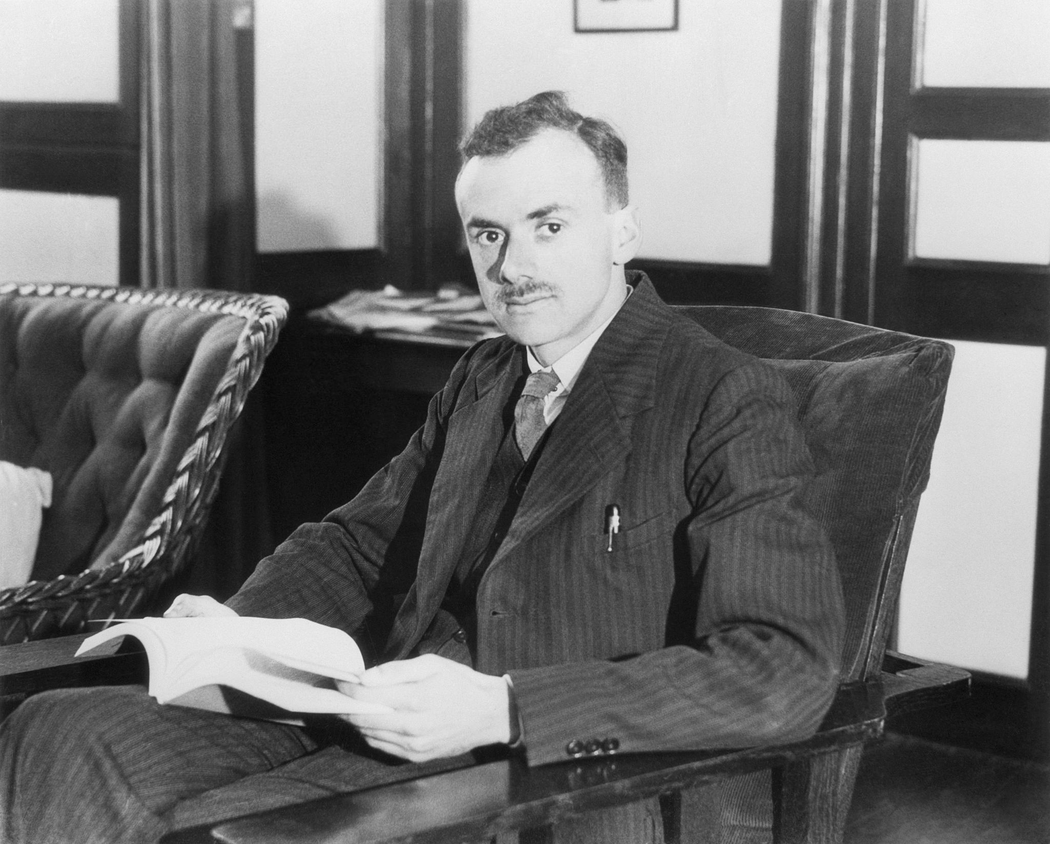 Paul Dirac: Sự nhân bản của tình yêu
