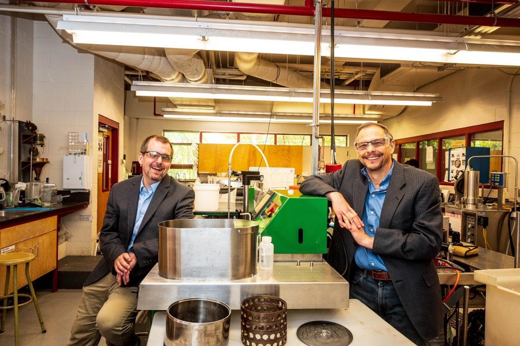 Thiết bị mới sử dụng mùn cưa để bẫy 99,9% vi nhựa trong nước