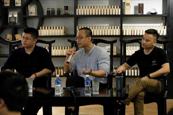 Thuật toán thao túng chúng ta thế nào?