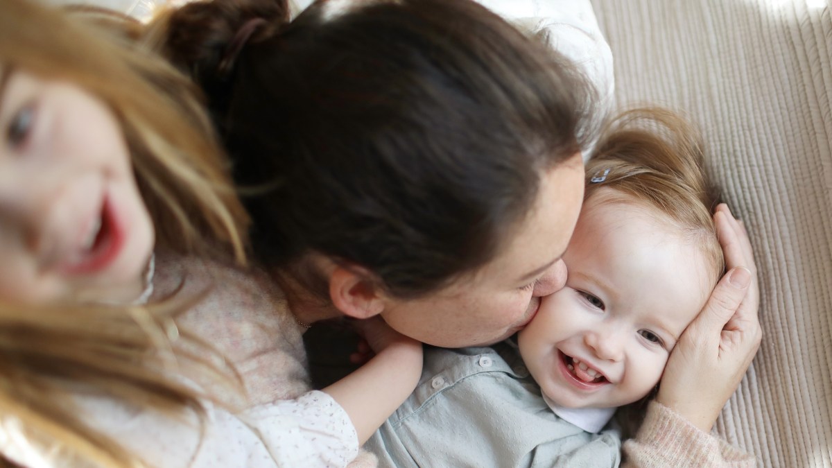 Thân thiết với cha mẹ từ nhỏ, tốt bụng hơn khi trưởng thành