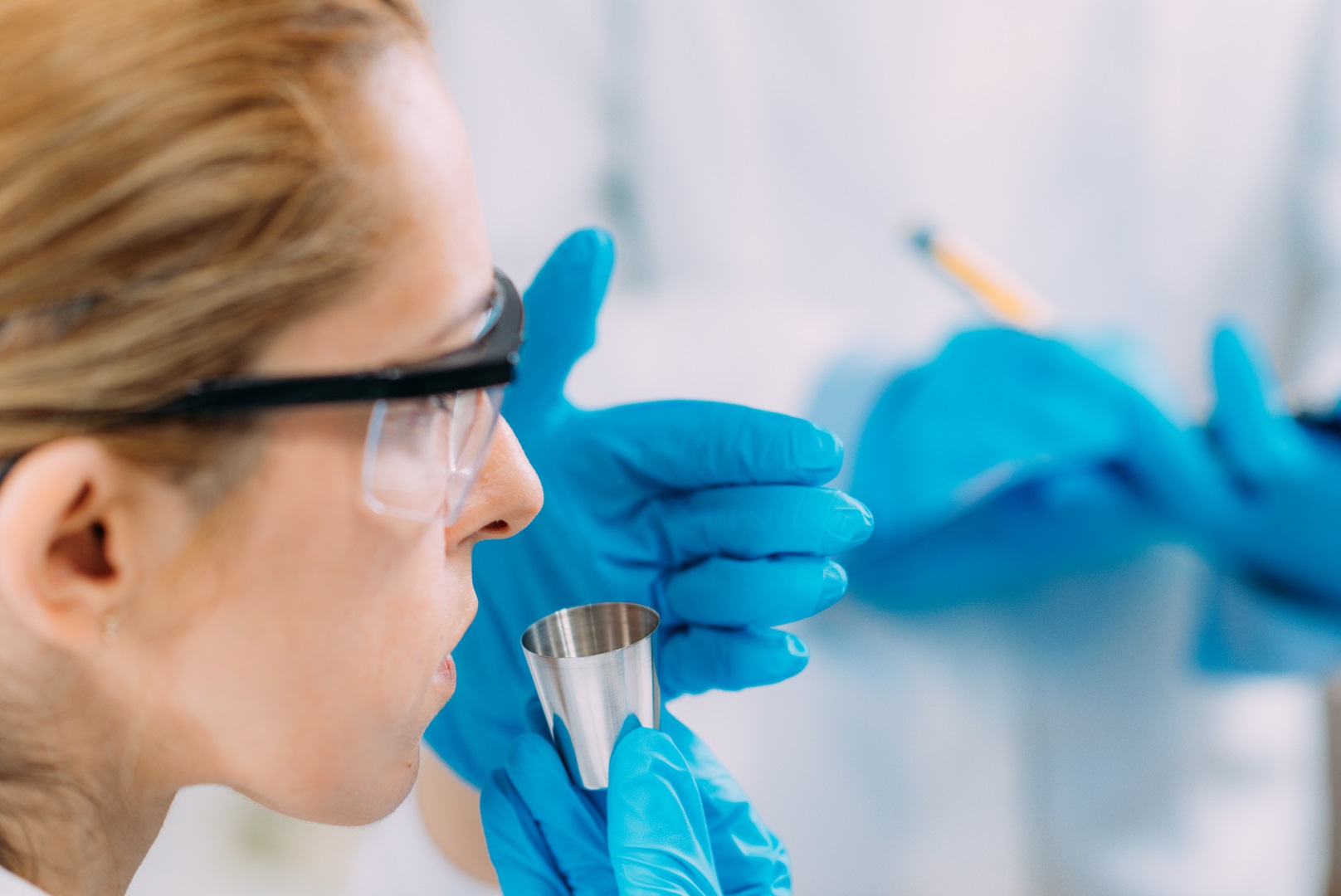 Cảm nhận về mùi có thể thay đổi màu sắc bạn thấy