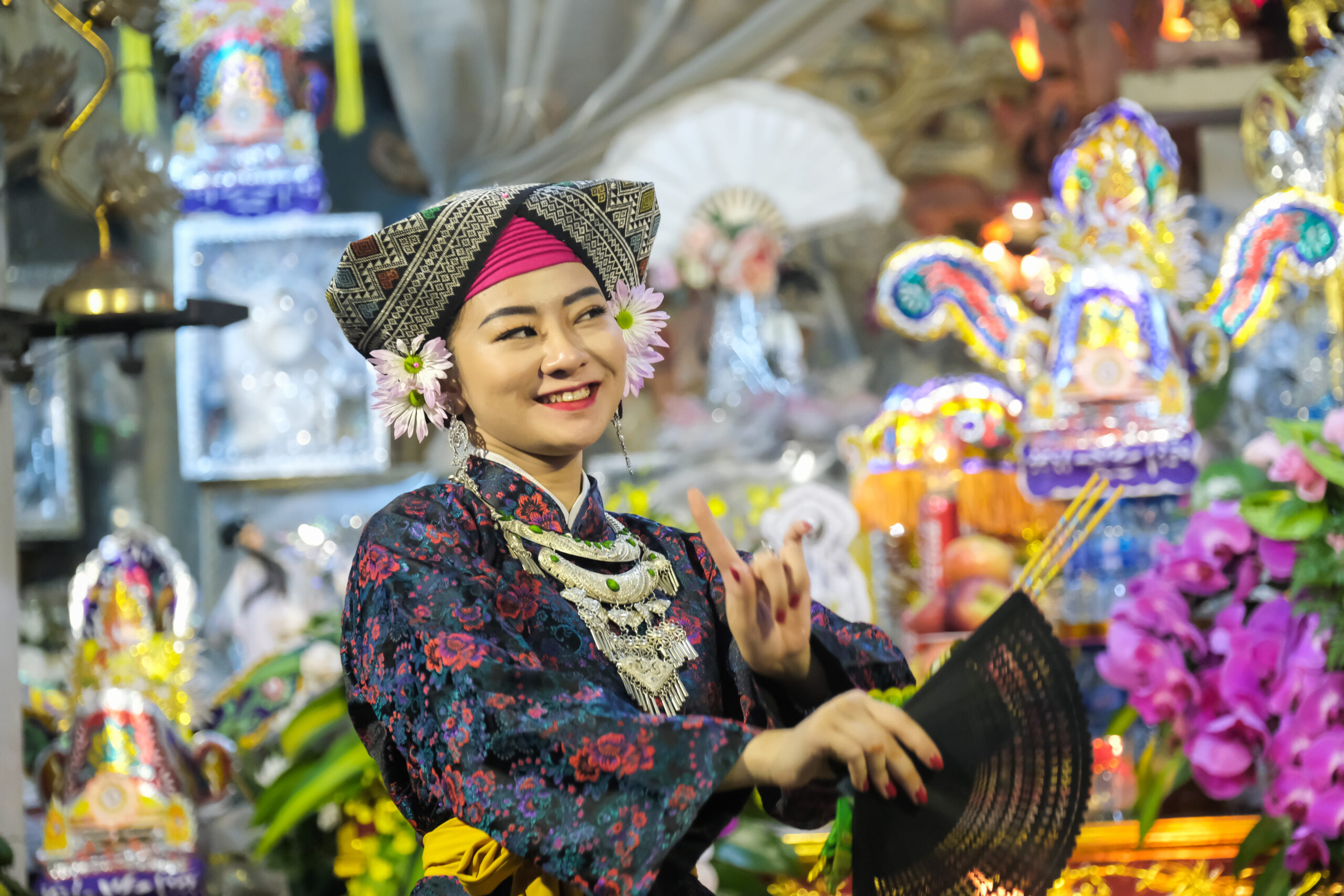 “Thầy đồng Đức”: Về một thế giới riêng cởi mở cho những người queer