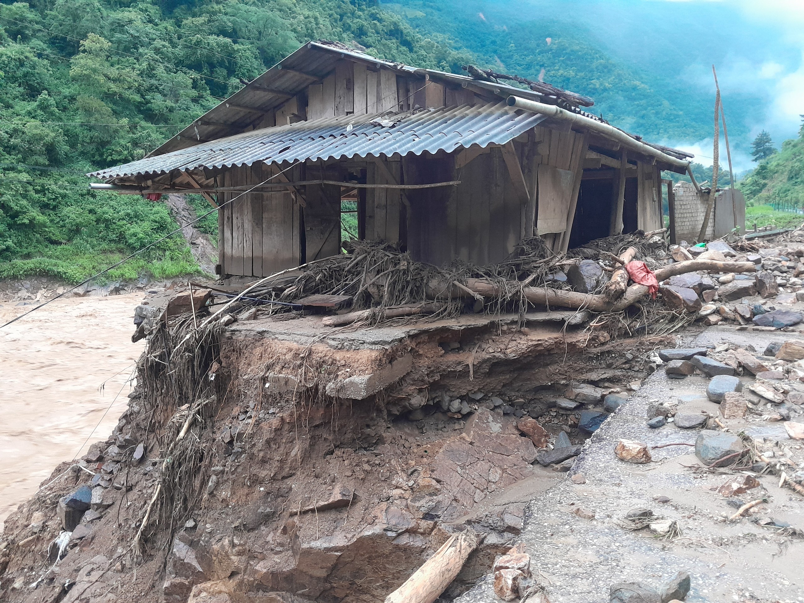 Lũ lụt, sạt lở – lực đẩy di cư?