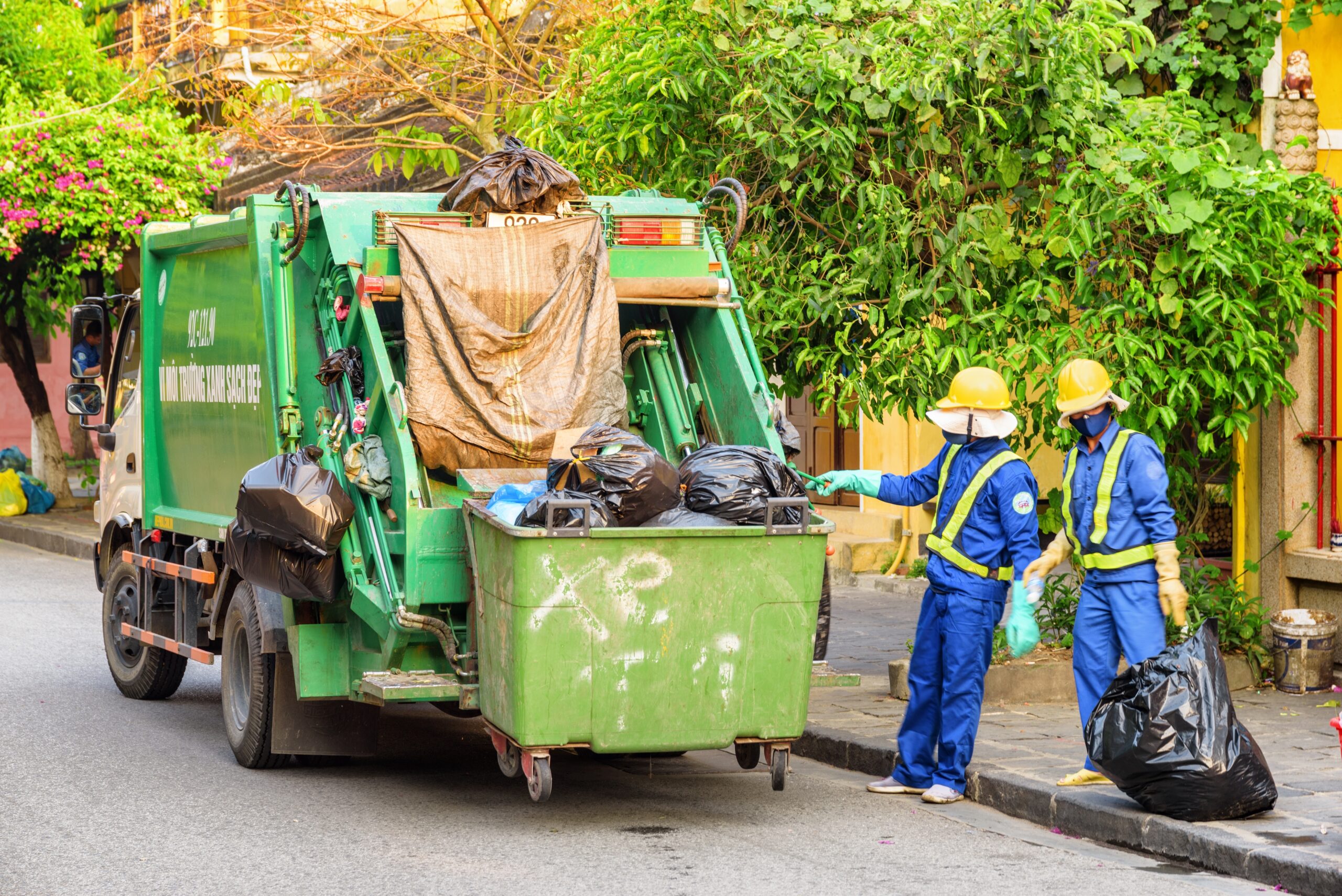 Điện rác: Đắt đỏ và rủi ro ? 