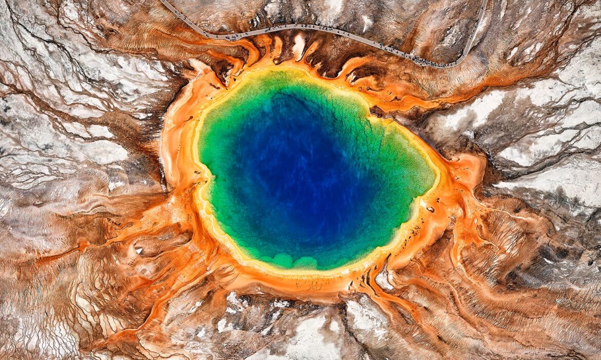 Khoáng chất trong suối nước nóng tham gia vào phản ứng tạo nên sự sống