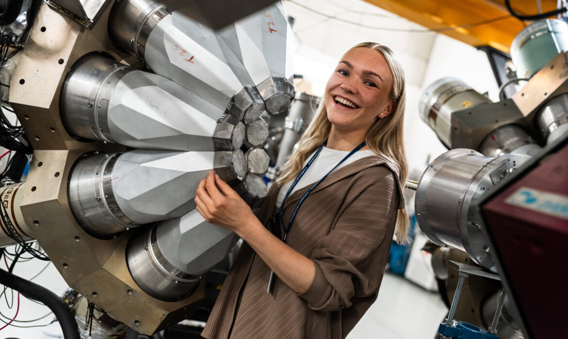 Máy phát proton nặng nhất: Khám phá một dạng hạt nhân nguyên tử mới