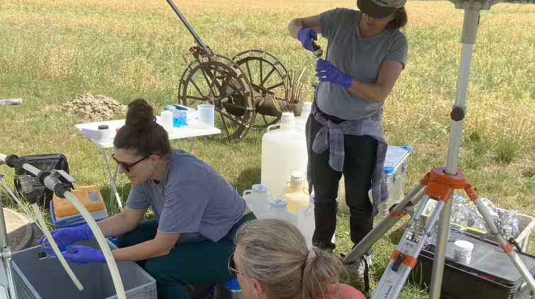 Cách vi khuẩn hạn chế phát thải khí metan từ nước ngầm