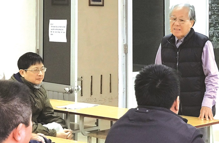 Giải bài toán ngược cho phương trình dây nhiễu loạn