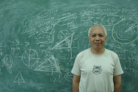 Cố viết sách để trở thành giáo sư?