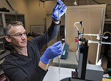 Tìm ra vật liệu giúp lưu trữ năng lượng linh hoạt, rẻ và tốt hơn