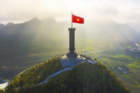 Tọa đàm giới thiệu sách “Việt Nam – hôm nay và ngày mai”